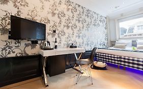 Amsterdam Canal Hotel